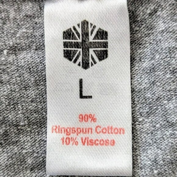 NWOT  LONDON ENGLAND FLAG MEN'S TEE SHIRT IN TRADITIONAL COLORS OF THE FLAG - Picture 4 of 4